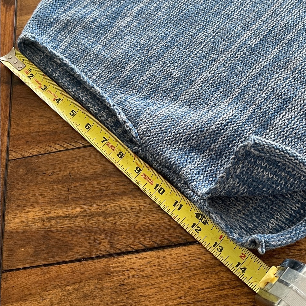 Urban Outfitters  sleeveless Cropped Knit Sweater Vest Blue Boxy Fit size Medium - Picture 10 of 16